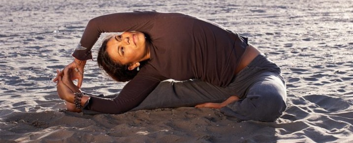 gedraaide-hoofd-naar-knie