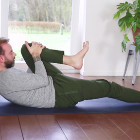 avondyoga oefeningen om lekker te slapen yogatv