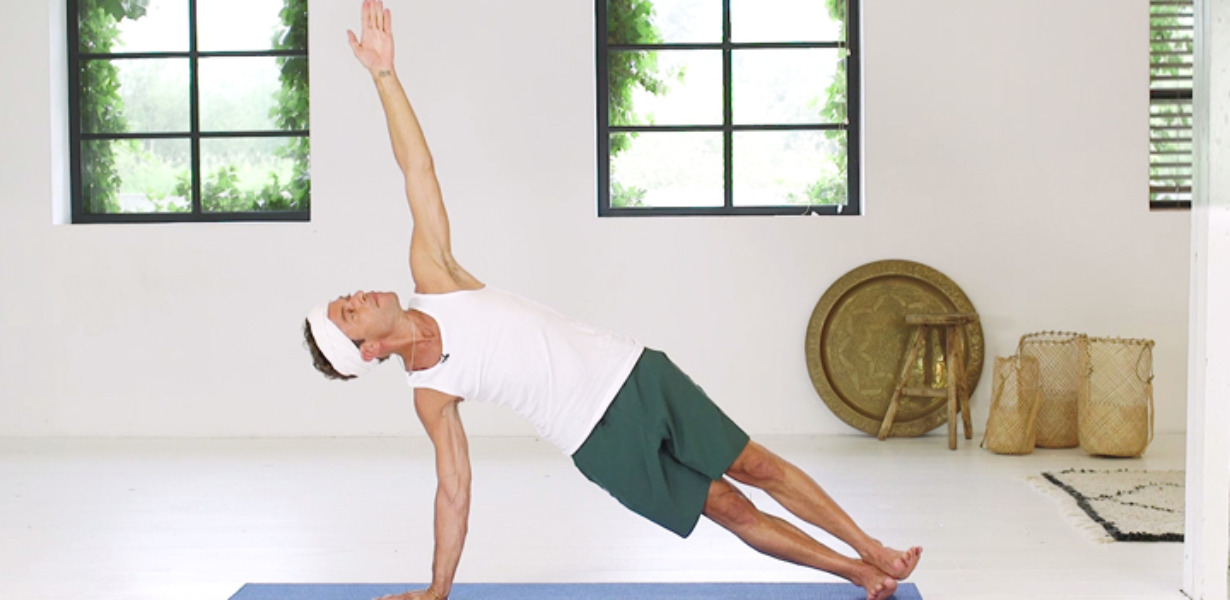 Patrick Vermeulen - how to yoga - zijwaartse plank 720x440
