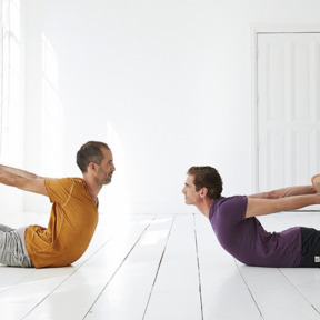 over bogen en buigen Dhanurasana