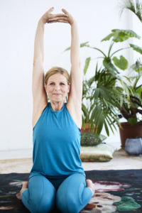 transformatieve yoga zittende held