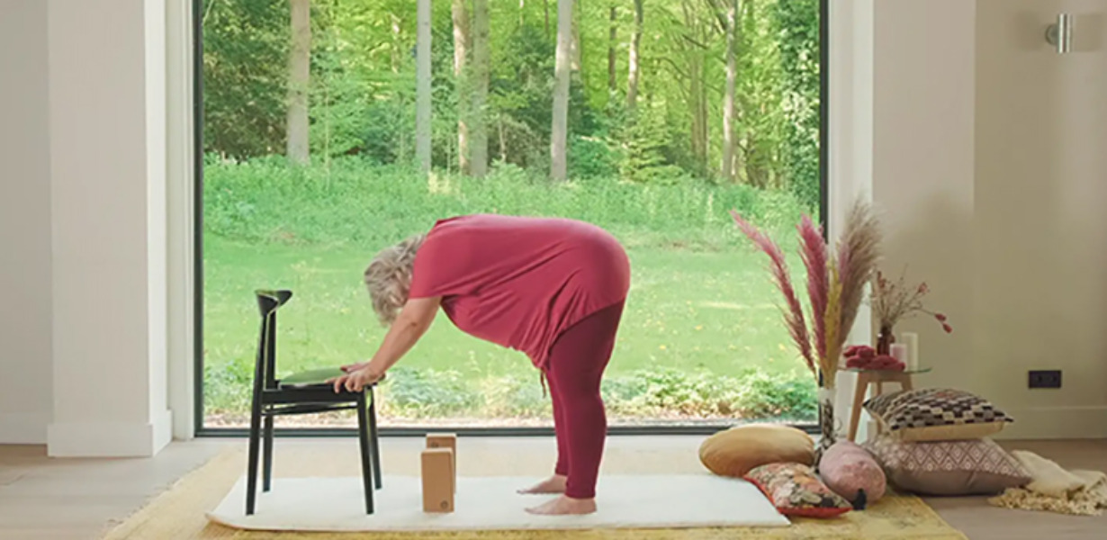 Plus-size yoga: Variaties op de Zonnegroet