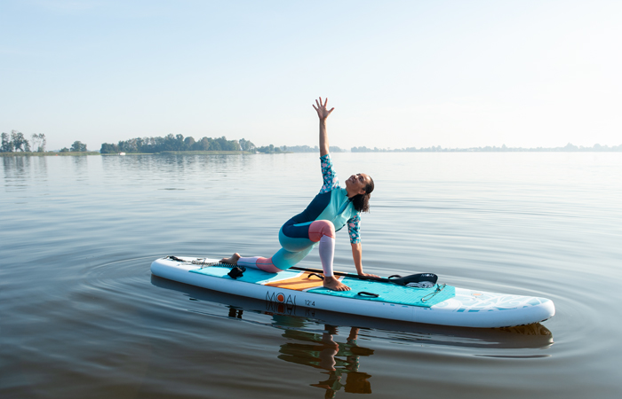 sup yoga - gedraaide lunge