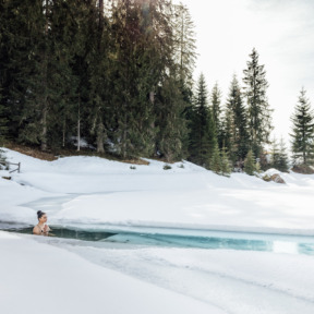 Auf-der-Suche-nach-dem-Winterlicht-Eisschwimmen-in-der-Region-Altenmarkt-Zauchensee_Oesterreich-Werbung_Nina-Baumgartner-thecreatingclick-com-