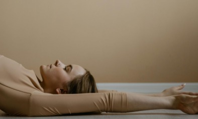 Kapha yoga voor lichtheid en beweging.