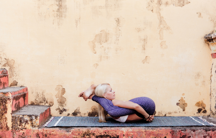 Het verhaal achter Nidrasana: duik in jezelf