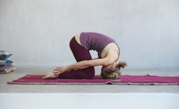 Verlicht spanning in nek, schouders en rug met deze yoga oefeningen
