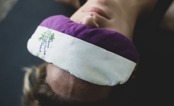 Zo val je makkelijker in slaap met yoga