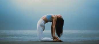 Yoga om te aarden voor Vata-types