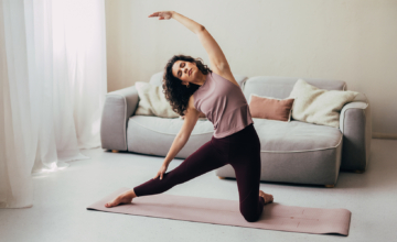 10 yoga-oefeningen voor beginners om thuis te doen
