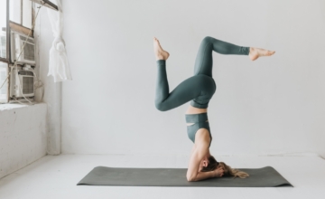 Kun je de Hoofdstand doen tijdens je menstruatie?