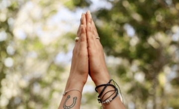 Namasté: De betekenis achter deze bekende yogagroet