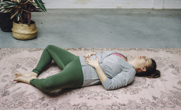 Hoogsensitief? Zet de wereld even uit met yoga