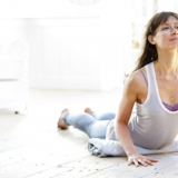 Tips om vaker én met plezier thuis yoga te doen