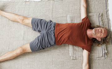 6 yoga oefeningen tegen de herfst blues