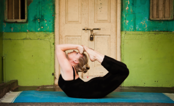 Het verhaal achter Dhanurasana: handel vol overgave