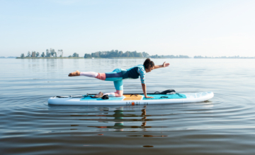 Speelse SUP yoga voor focus en balans