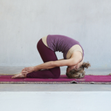 Verlicht spanning in nek en schouders met deze yoga oefeningen
