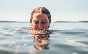 Hou je hoofd koel met Shitali Pranayama