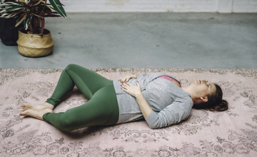 Hoogsensitief? Zet de wereld even uit met yoga